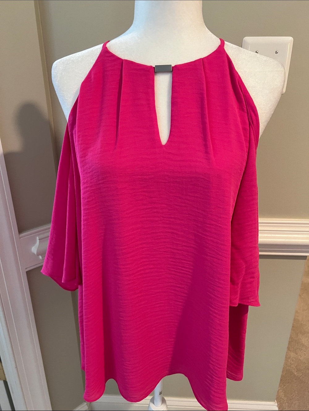 Women's Ellen Tracy Hot Pink Cold-Shoulder Halter Neck Top, NWOT